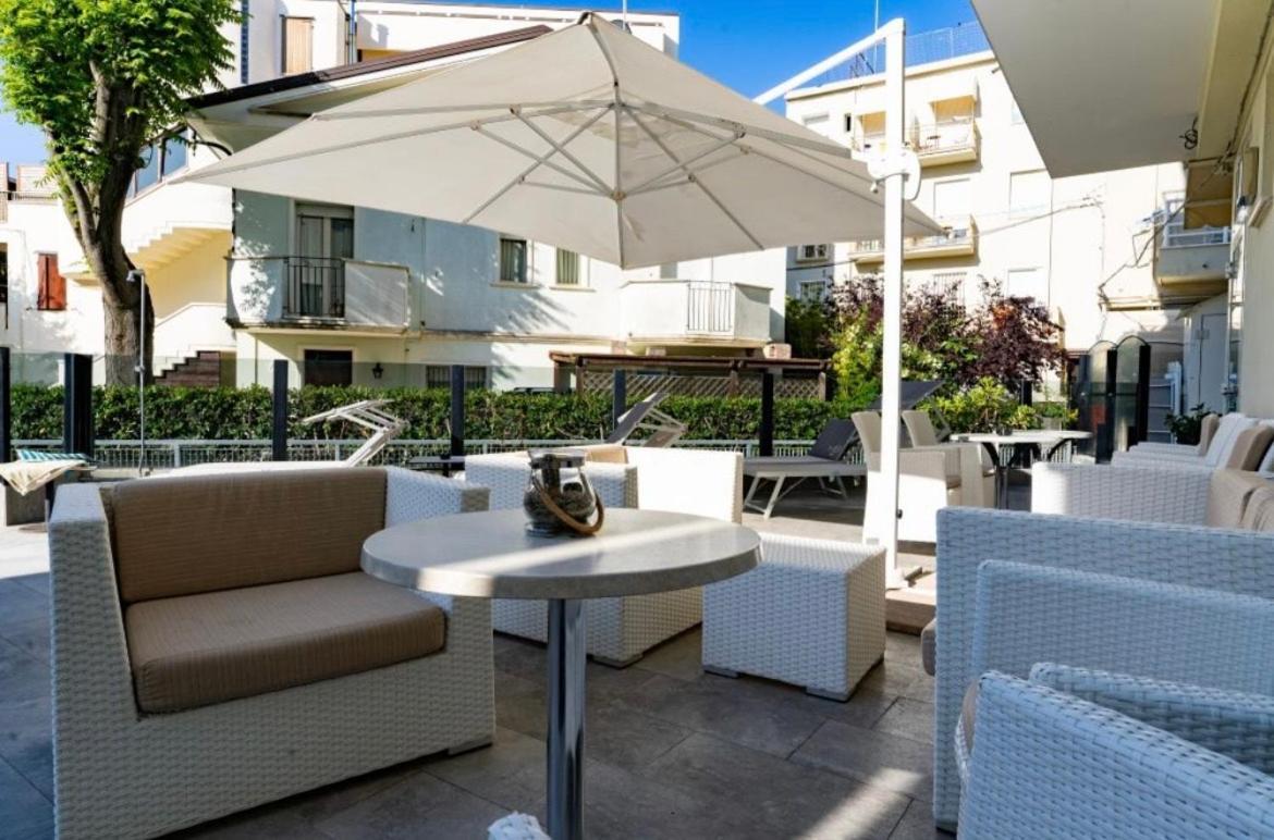 Hotel Bellevue Cattolica Exteriör bild